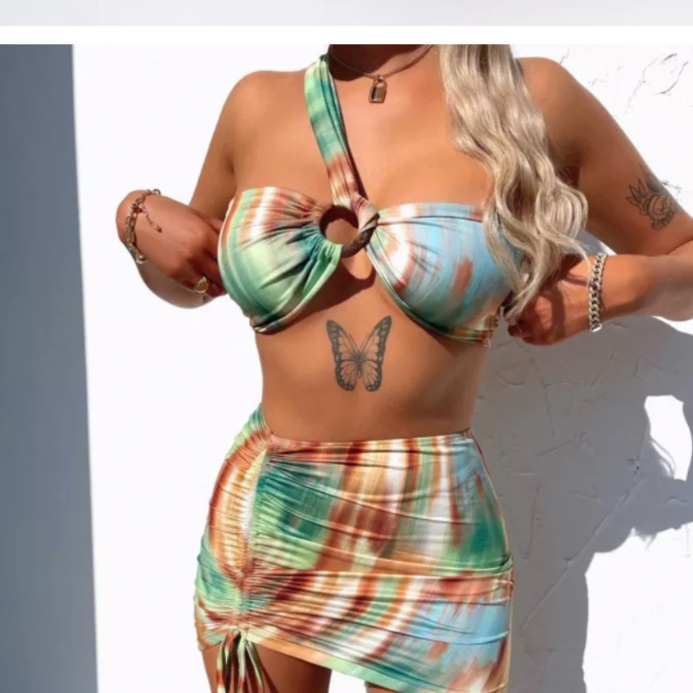 Beautiful swimming suit - Picture 10 of 10